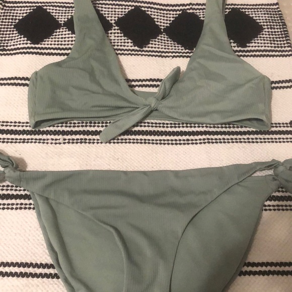 Bikini set - Picture 1 of 6